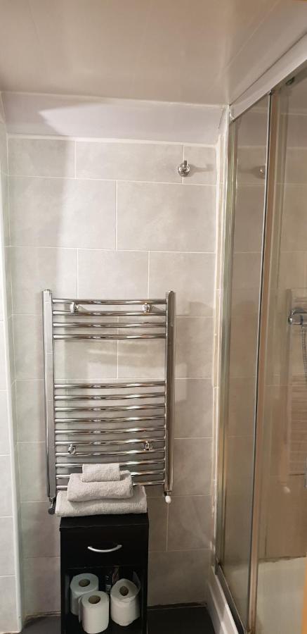 Private Basement Studio Flat With Modern Features Apartment Huddersfield Luaran gambar