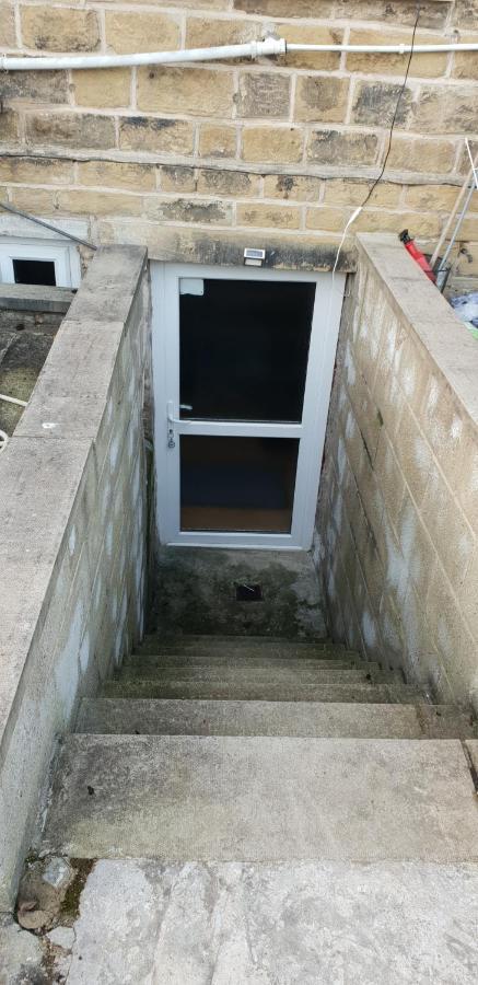 Private Basement Studio Flat With Modern Features Apartment Huddersfield Luaran gambar