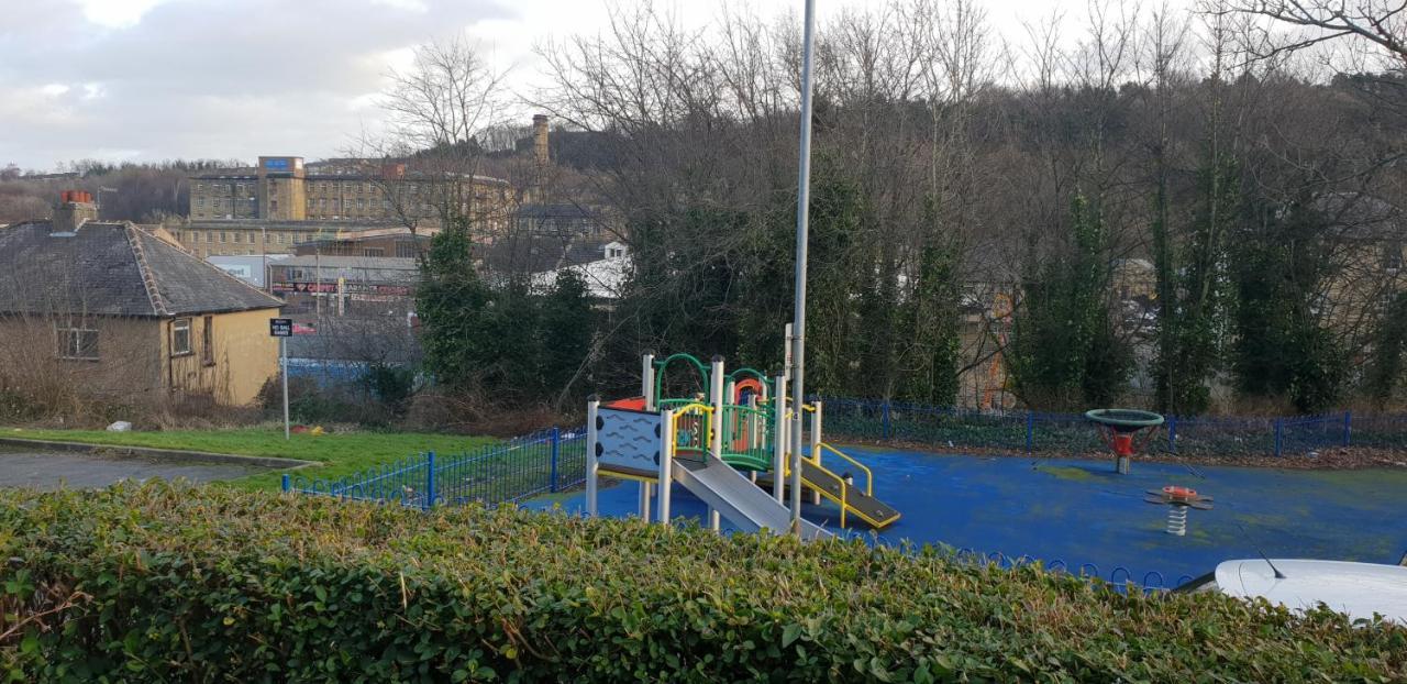 Private Basement Studio Flat With Modern Features Apartment Huddersfield Luaran gambar